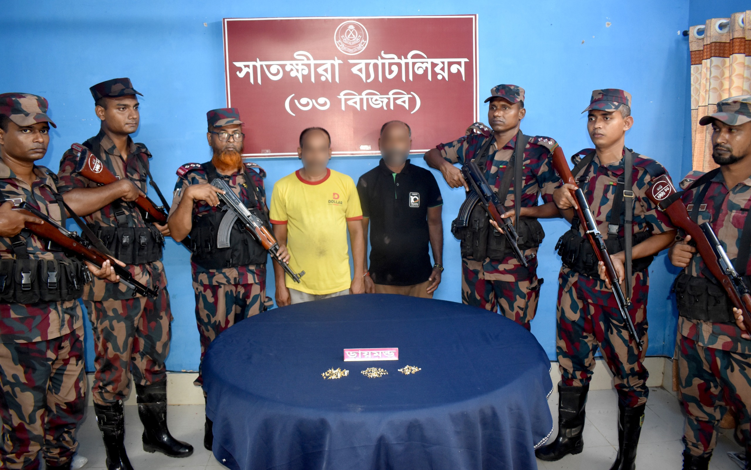 ভোমরা স্থলবন্দরে বিজিবির অভিযানে ১ কোটি ৩০ লাখ টাকার ডায়মন্ডের নাকফুল জব্দ, ভারতীয় ট্রাকসহ আটক ২