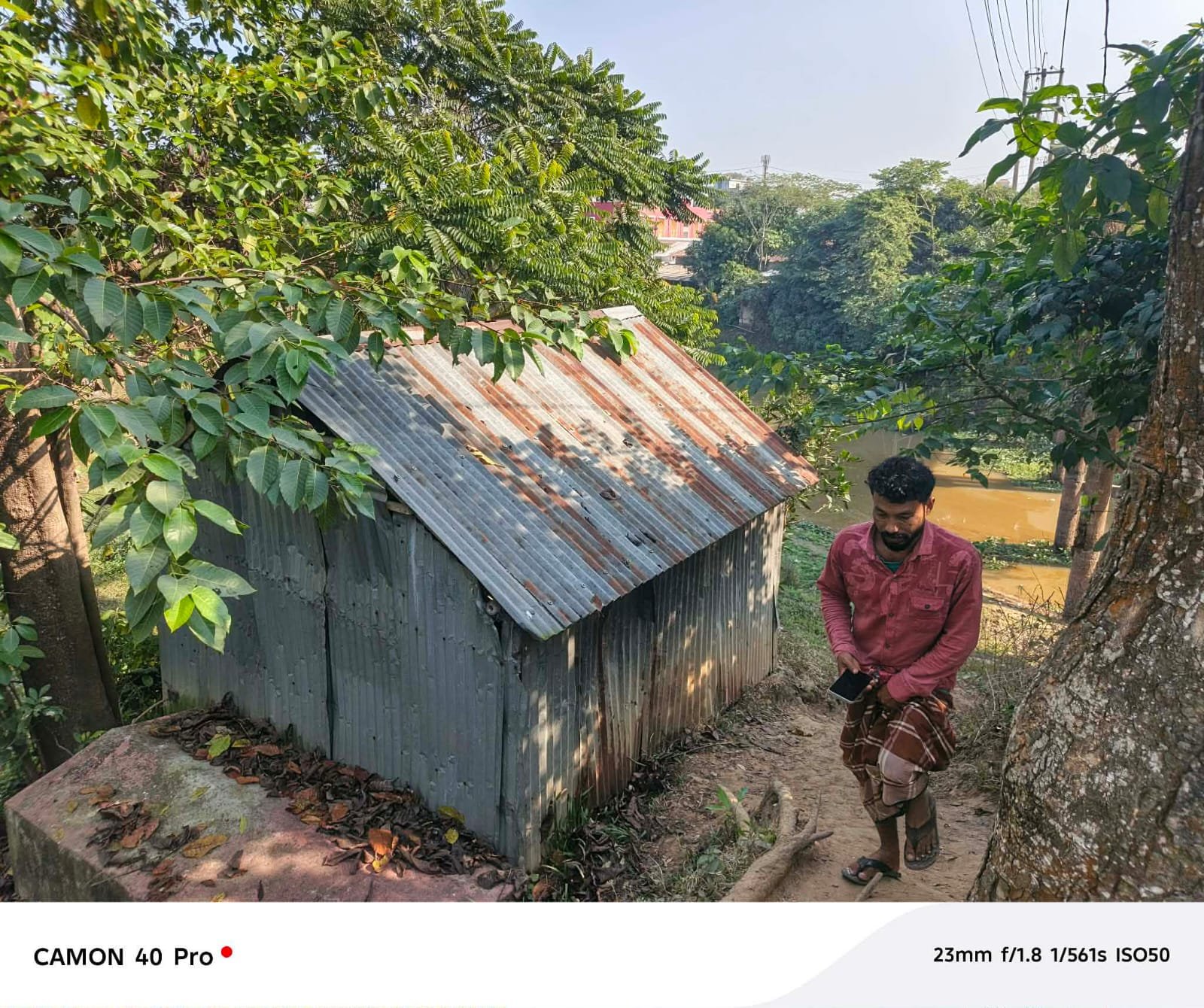 শ্রীপুরে পরিত্যক্ত টিনের ঘরে পড়ে ছিল অর্ধগলিত মরদেহ