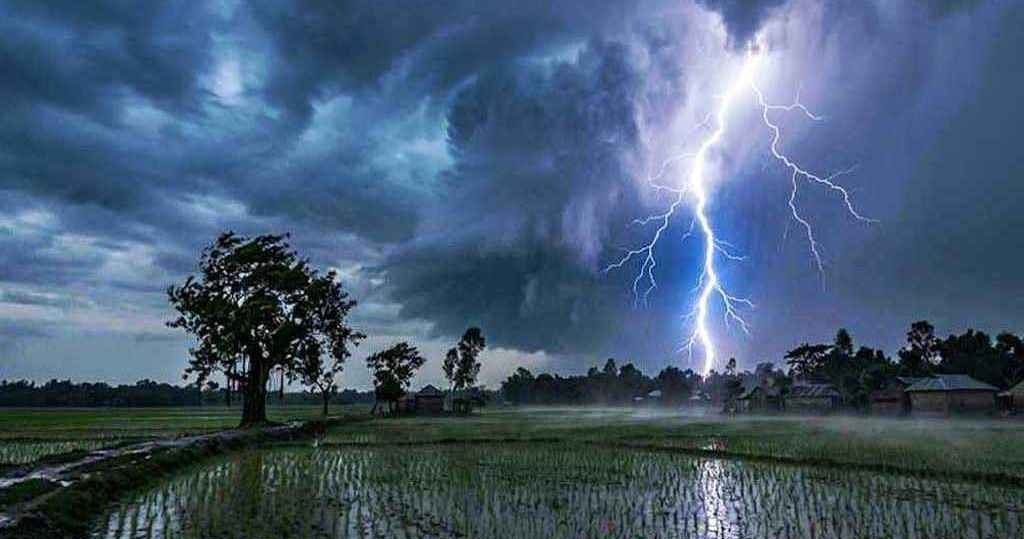 ঘোড়াঘাটে বজ্রপাতে যুবকের মৃত্যু, আহত ২