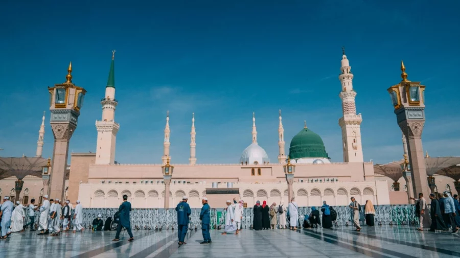 রমজানে সৌদি আরবে নামাজের সময় মসজিদের বাইরের মাইক ব্যবহারে নিষেধাজ্ঞা