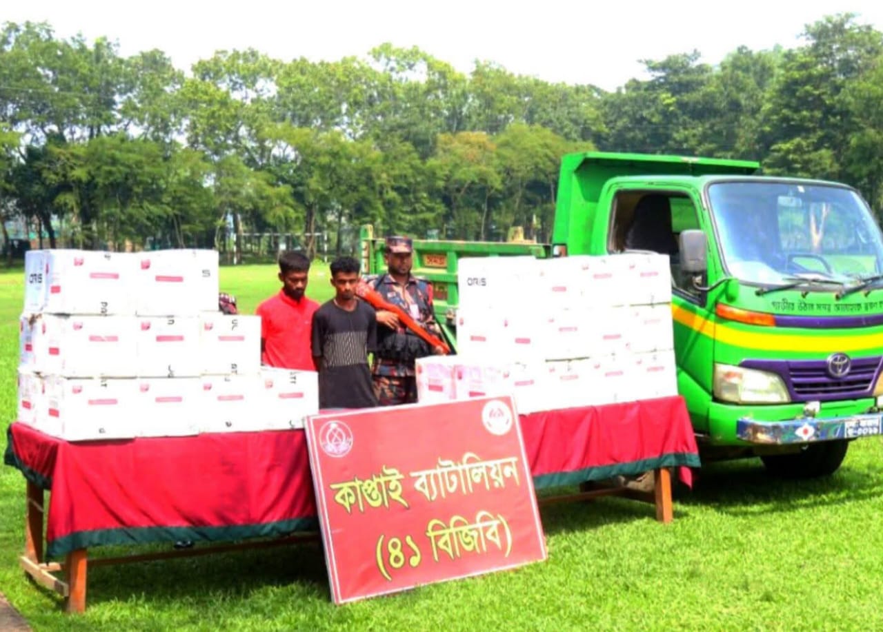বিজিবির অভিযানে অবৈধ সিগারেটসহ আটক ২
