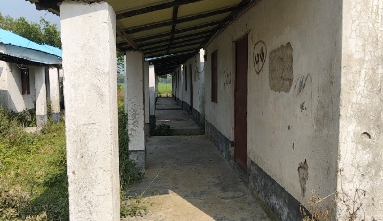 কসবায় আশ্রয়ণ প্রকল্পের ৩০টি ঘর তালাবদ্ধ, বঞ্চিত ভুমিহীনরা।
