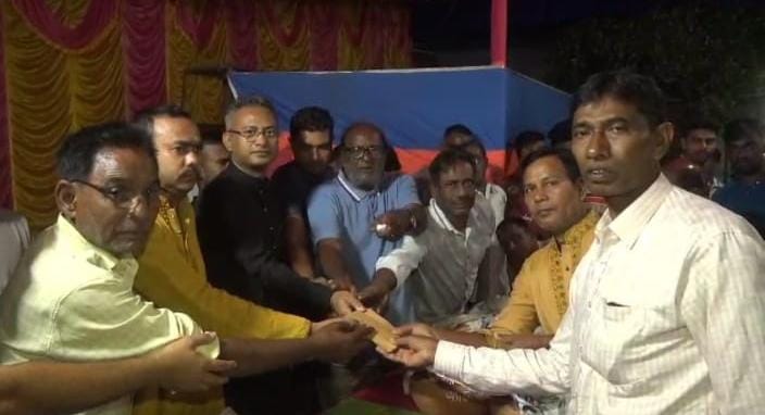 নলডাঙ্গায় ৪টি পূজা মণ্ডপে মেয়র প্রার্থী জাহিদের ১২ মণ মিষ্টি ও নগদ অর্থ উপহার
