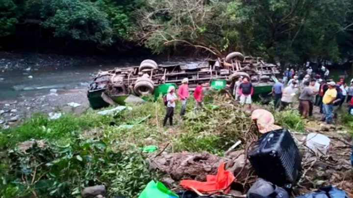 মেক্সিকোতে বাস দুর্ঘটনায় নিহত ১০, আহত ৩২