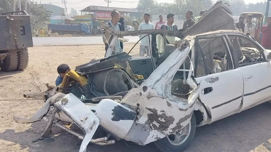 গ্যাস নিতে আসা প্রাইভেটকারে বিস্ফোরণ, গাড়ি রেখে পালিয়েছে চালক