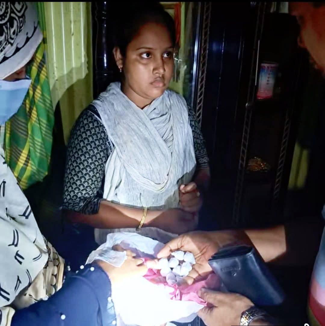 নারী মাদক কারবারি গ্রেফতার