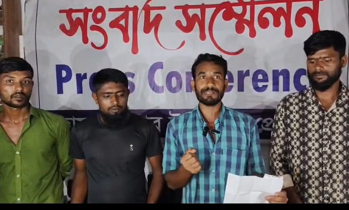 দোয়ারাবাজারে বালু ব্যবসায়ীর সংবাদ সম্মেলন ১ কোটি ১৩ লাখ টাকার চার নৌকা দখলের অভিযোগ দোয়ারাবাজারে বালু ব্যবসায়ীর সংবাদ সম্মেলন ১ কোটি ১৩ লাখ টাকার চার নৌকা দখলের অভিযোগ