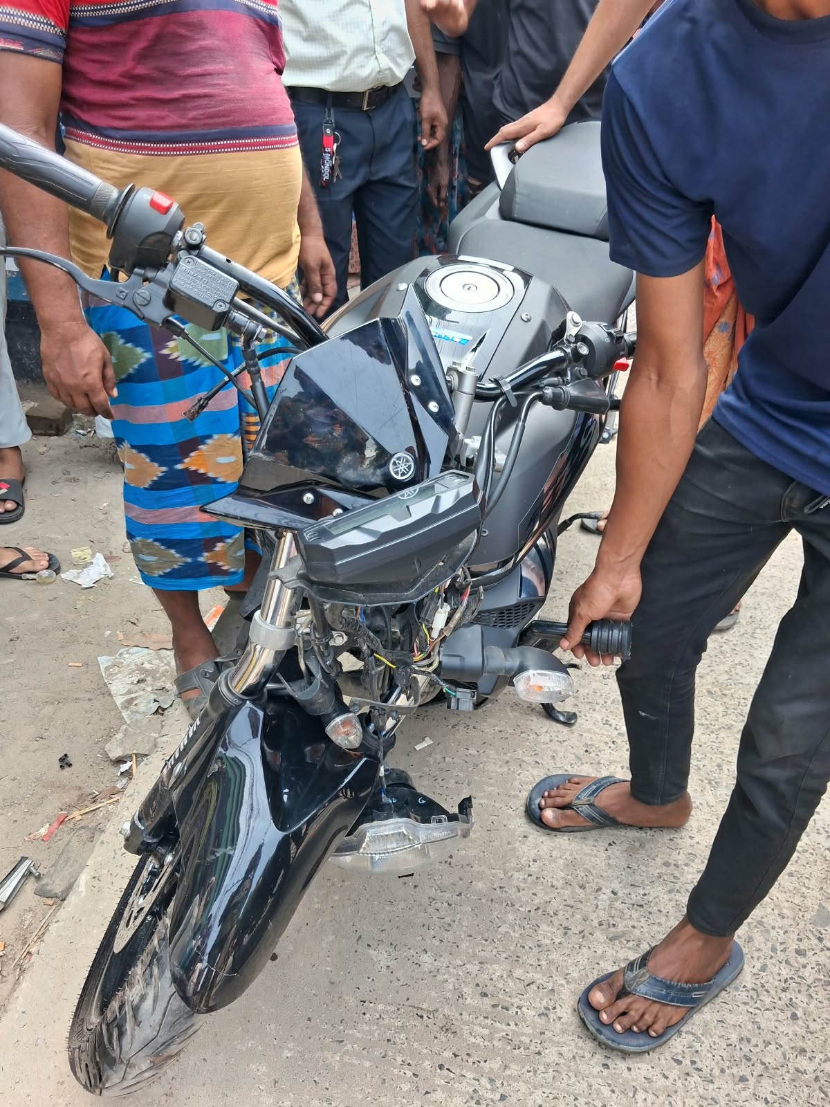 নলডাঙ্গায় মোটরসাইকেল অটোরিকশার মুখোমুখি সংঘর্ষে আহত ৪
