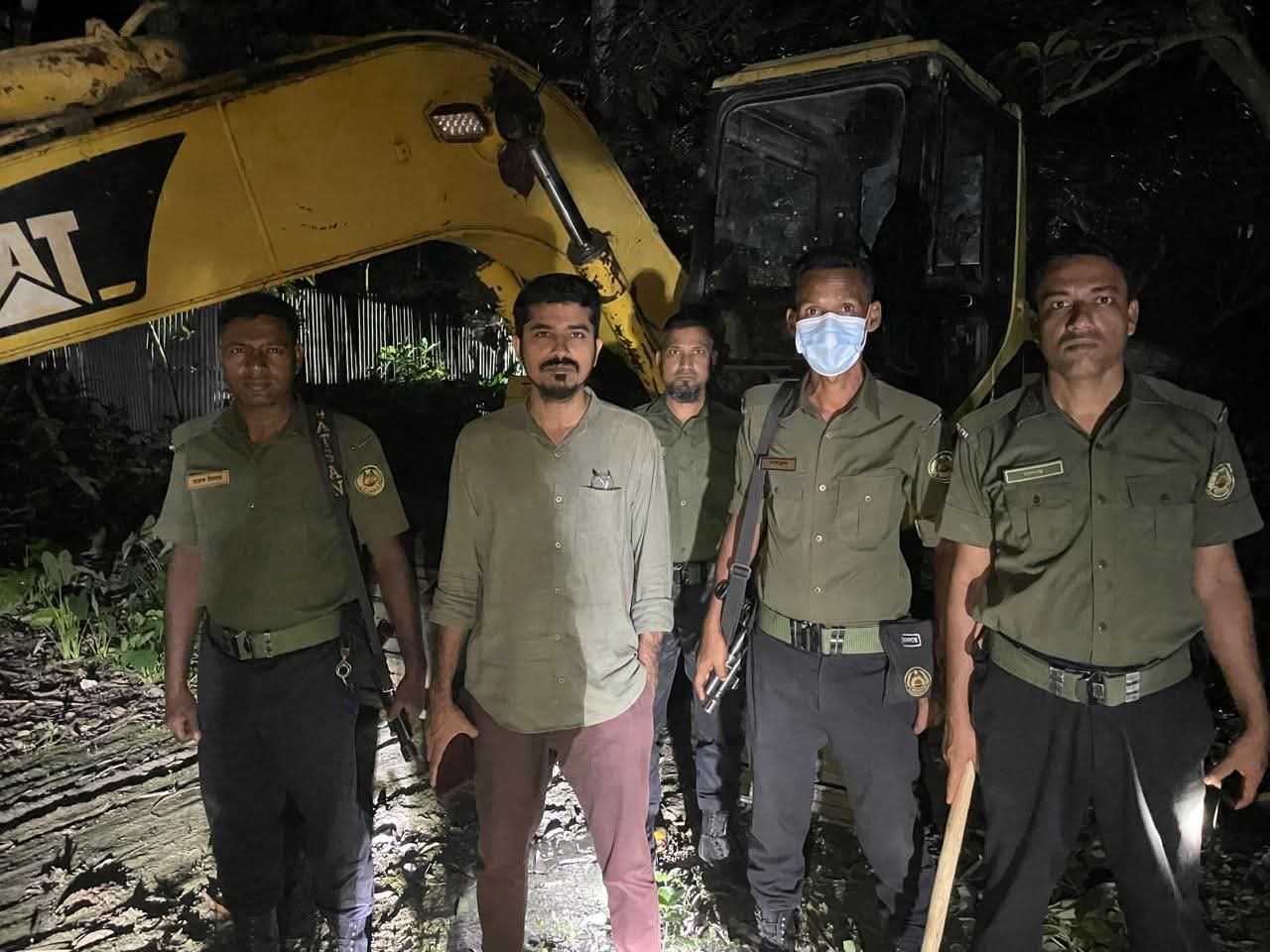 গভীর রাতে এসিল্যান্ডের অভিযান!