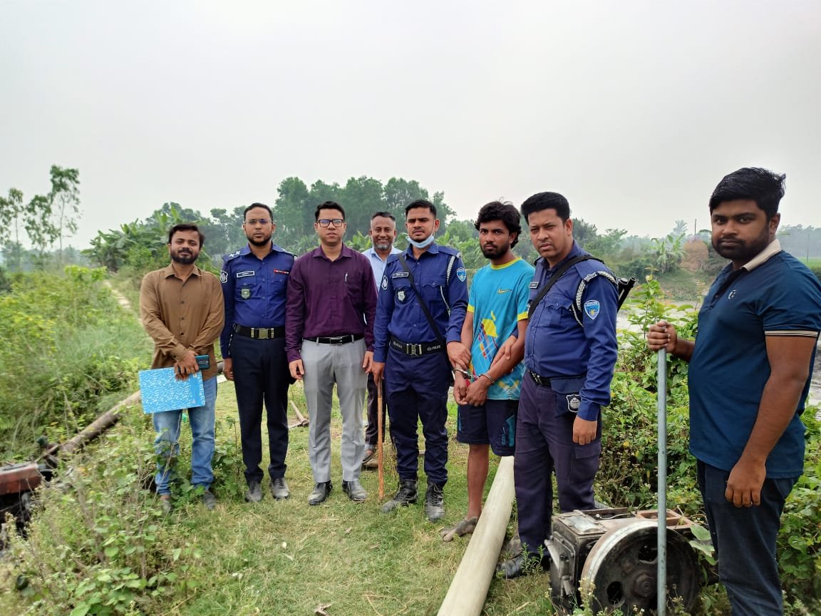 কসবার কুটি এলাকায় কৃষিজমির মাটি কাটায় এক ব্যক্তিকে ৭০ হাজার টাকা জরিমানা।