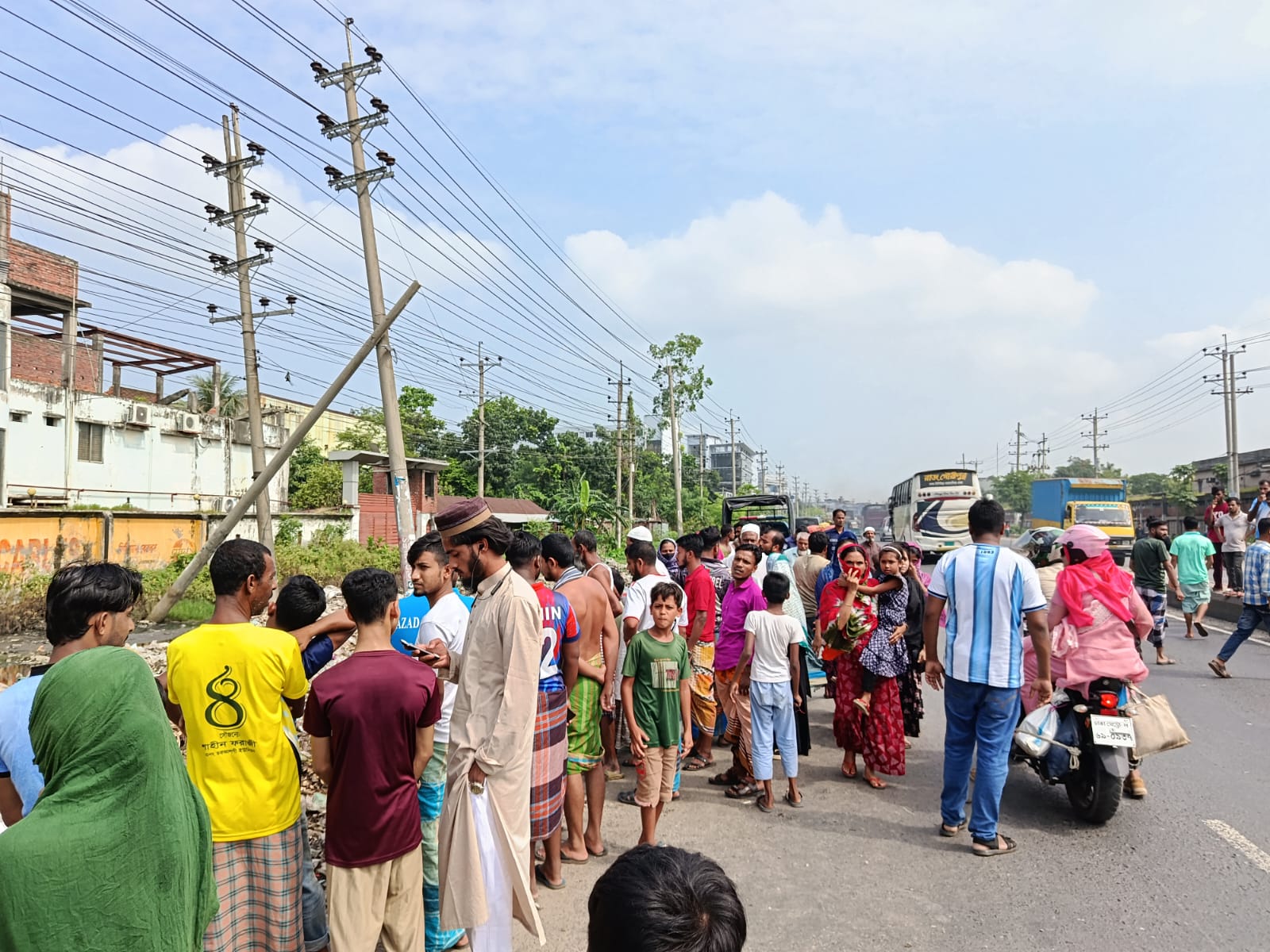 শ্রীপুরে ময়লার ভাগাড়ে অজ্ঞাত যুবকের মরদেহ, এলাকায় চাঞ্চল্য