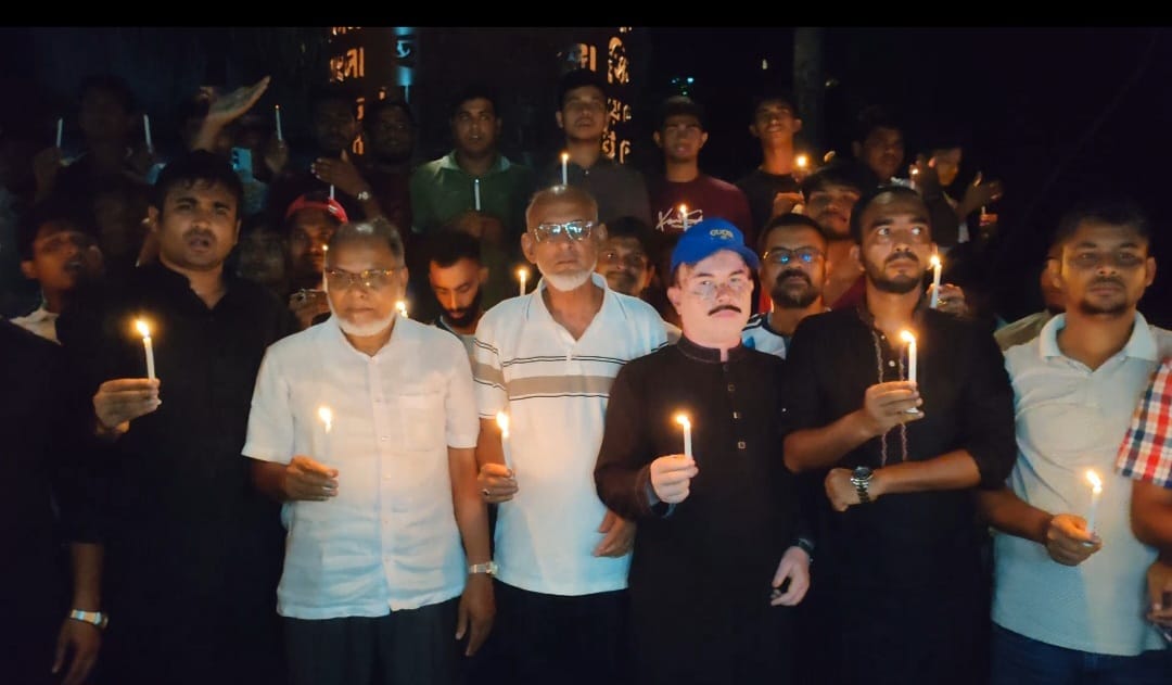 পিরোজপুরে মোমবাতি প্রজ্জ্বলন করে জুলাই শহীদদের স্মরণ করলেন জেলা ছাত্রদল