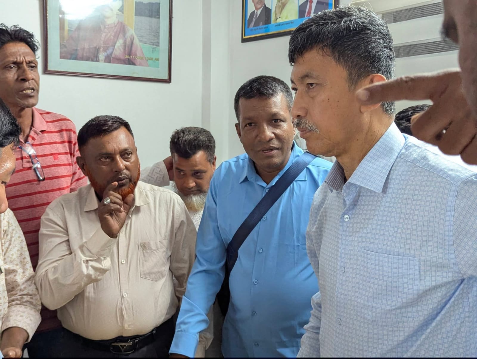 পার্বত্য মন্ত্রী দীপেন দেওয়ানের সাথে জননেতা নুরুজ্জামানের সৌজন্য সাক্ষাৎ
