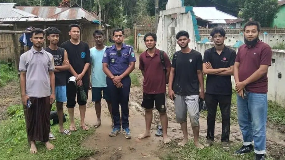 মৌলভীবাজারে ৯৯৯-এ কলের পর হামহামে আটকে পড়া ১০ পর্যটককে উদ্ধার