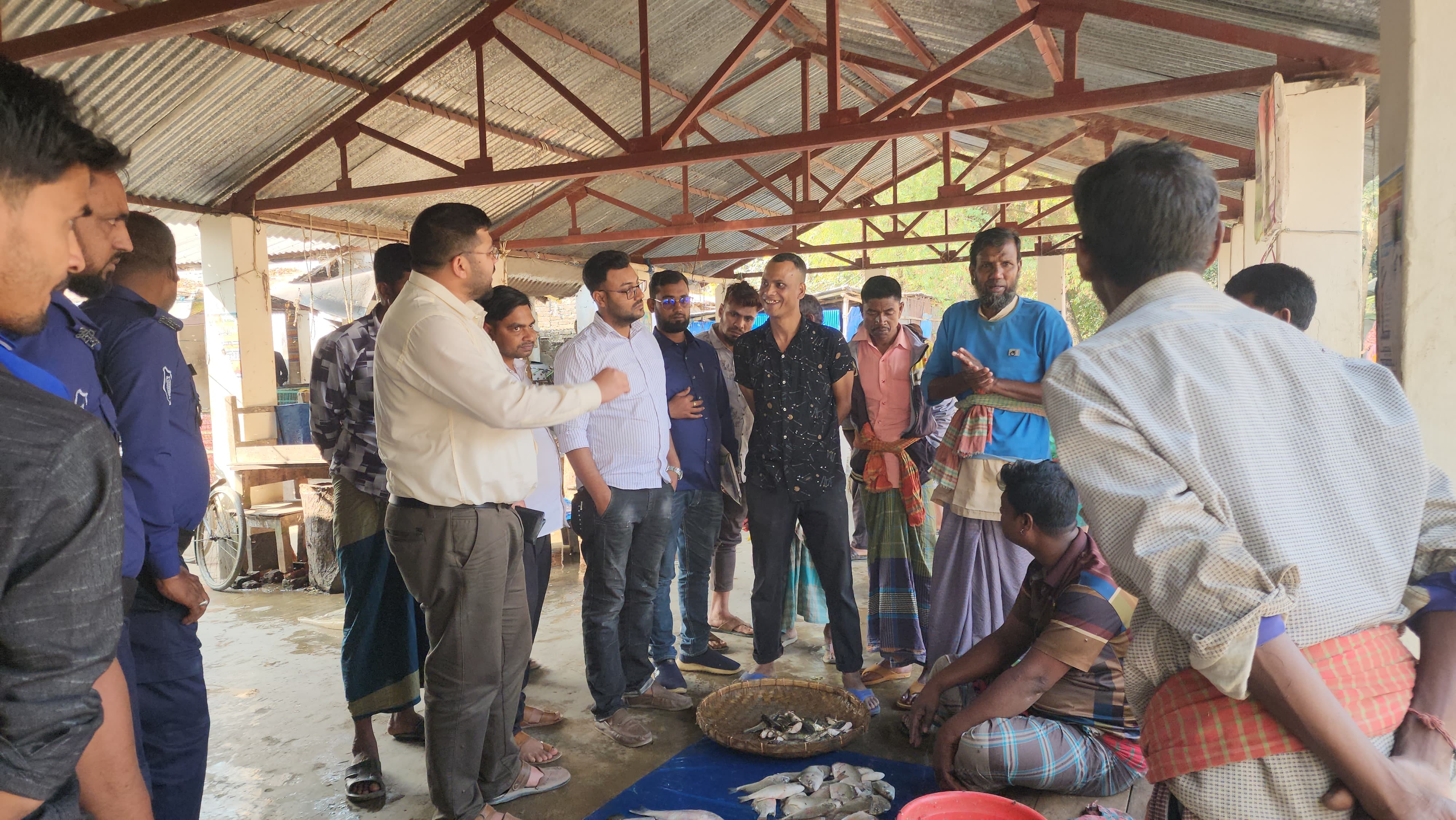 পবিত্র মাহে রমজানকে  ঘিরে প্রশাসনের উদ্যোগে শ্যামনগরে বাজার মনিটরিং