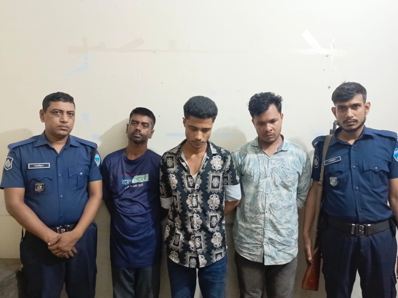 রাঙ্গামাটি কোতোয়ালী পুলিশের অ্যাকশন: ইয়াবাসহ ২ জুয়াড়ি ও ১ পলাতক আসামি গ্রেফতার