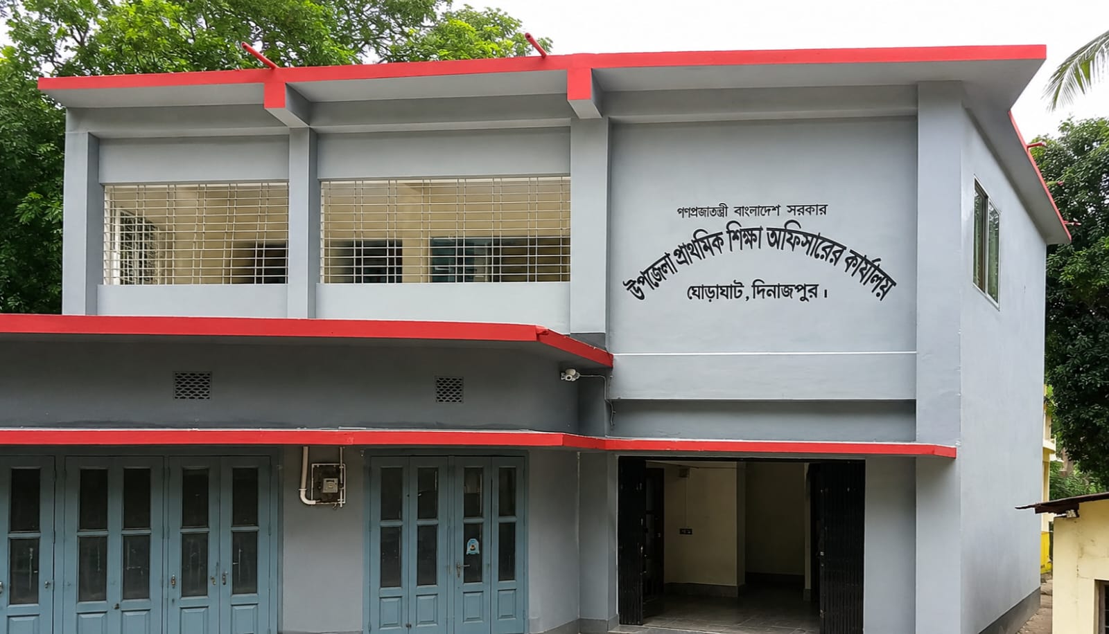 ঘোড়াঘাটে ২০ বছরেও জনবল নেই, এক কর্মকর্তার কাঁধে ৬৭ স্কুল