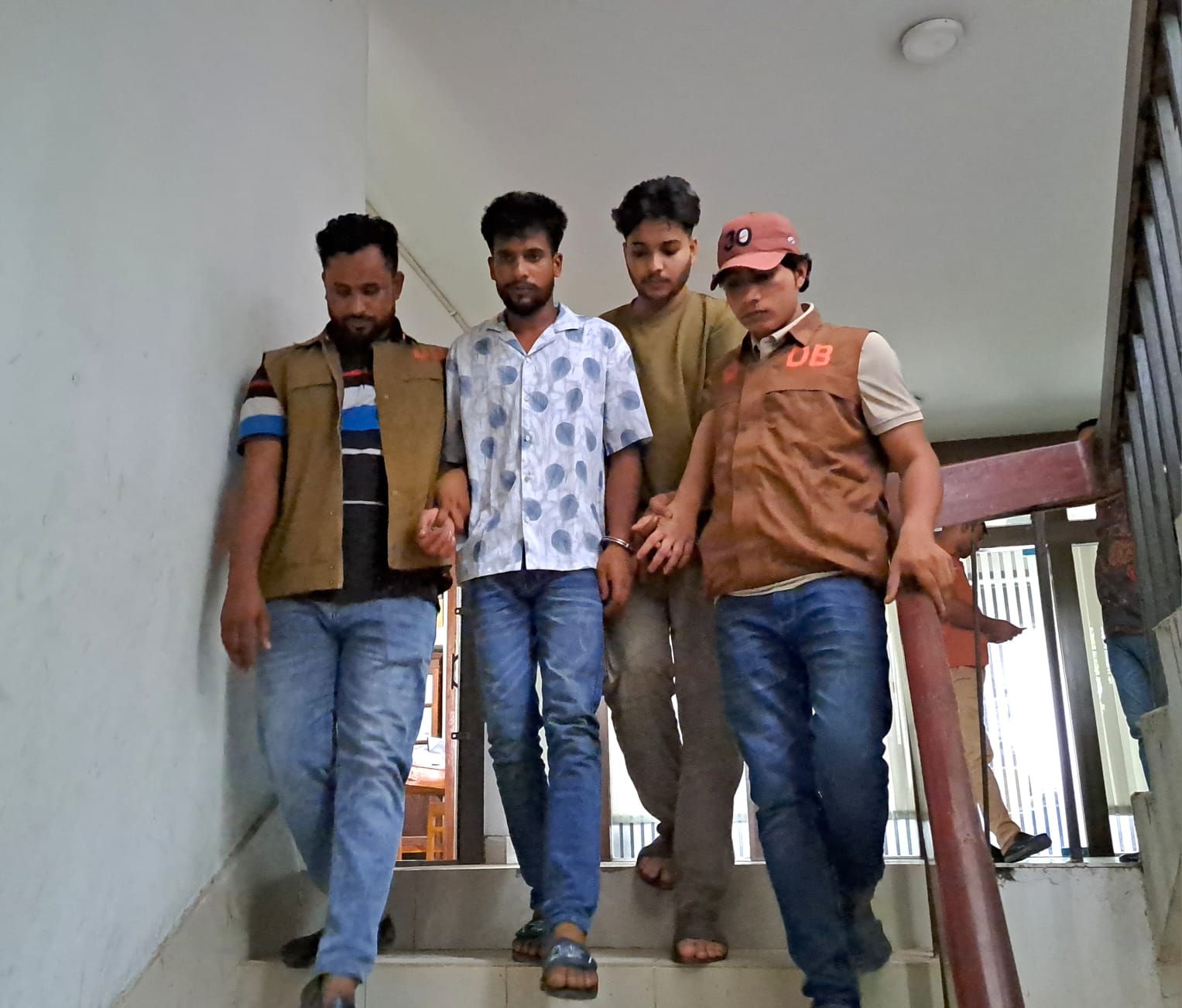 রাজবাড়ীতে ৭৪ পুরিয়া হেরোইনসহ দুই মাদক কারবারি গ্রেপ্তার