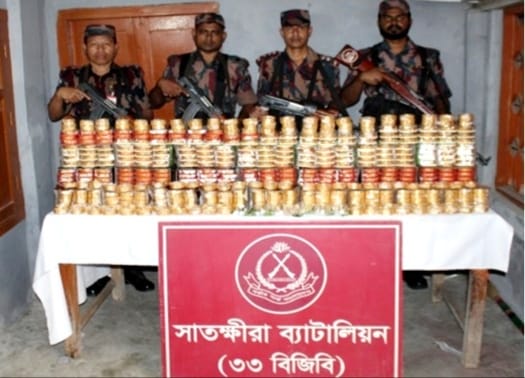 সাতক্ষীরা ও কলারোয়া সীমান্তে বিজিবির অভিযানে ত্রিশ লক্ষাধিক টাকার ভারতীয় মালামাল জব্দ