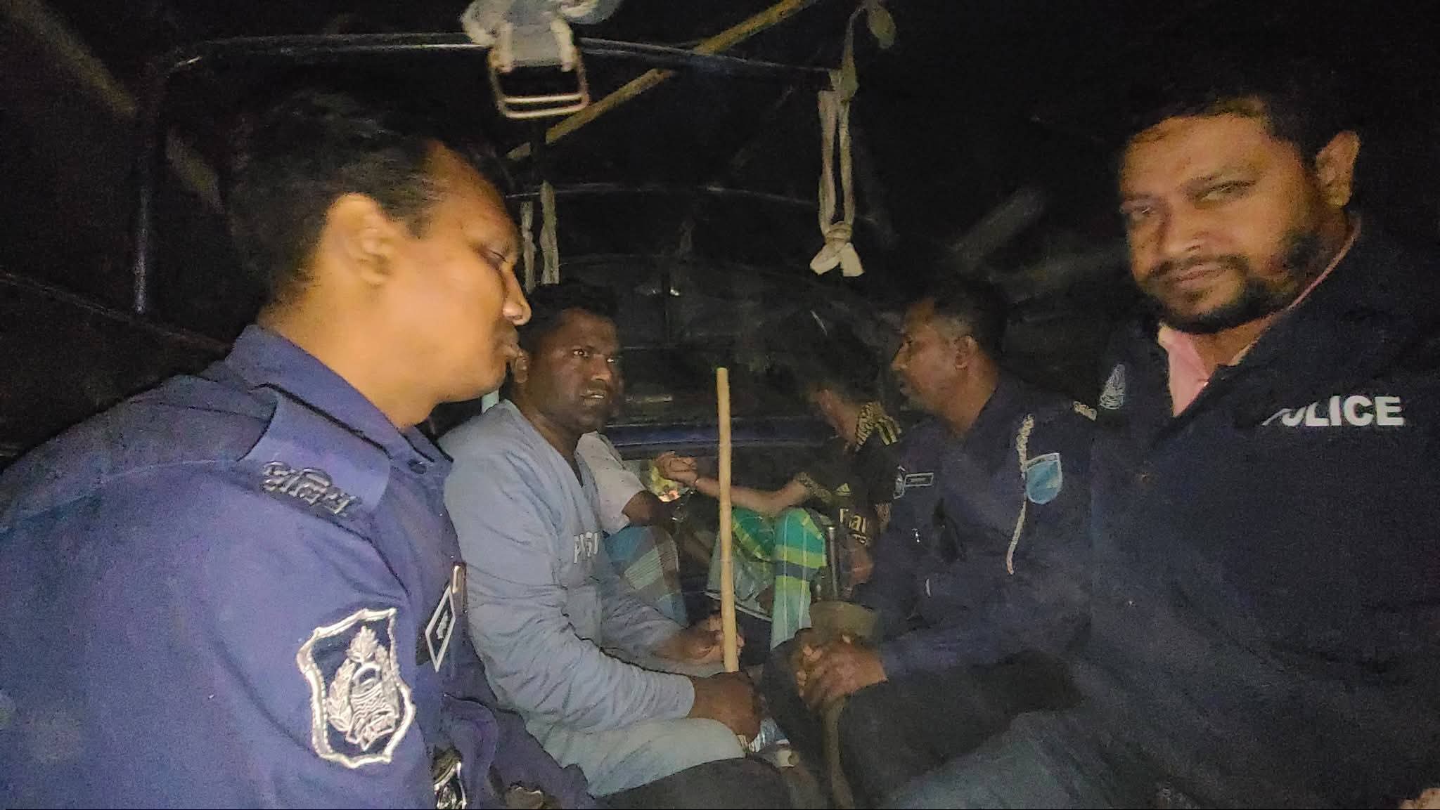 হ্যান্ডকাফসহ আসামি ছিনতাই, দুই ঘণ্টা পর পুনরায় গ্রেপ্তার