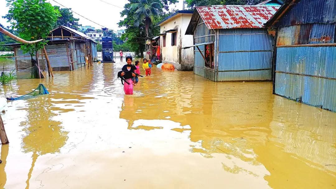 মৌলভীবাজারে ধলাই নদীর ভাঙন: পানিবন্দি ১০ হাজার অসহায় মানুষ