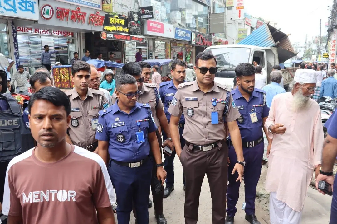 কিশোরগঞ্জ শহরের শৃঙ্খলা ও জনচলাচল স্বাভাবিক রাখতে পুলিশের বিশেষ অভিযান শুরু।