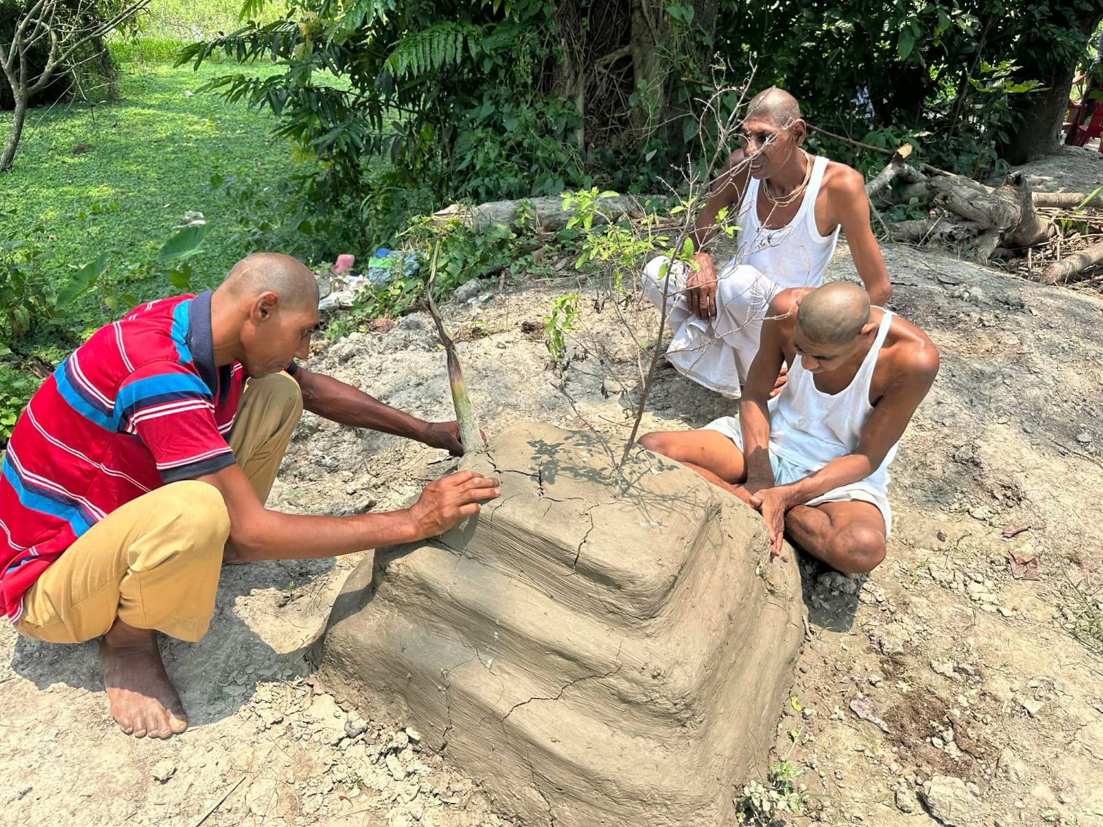 মায়ের মৃত্যুর পর থমকে গেছে বিশেষ চাহিদা সম্পন্ন তিন ভাইয়ের জীবন