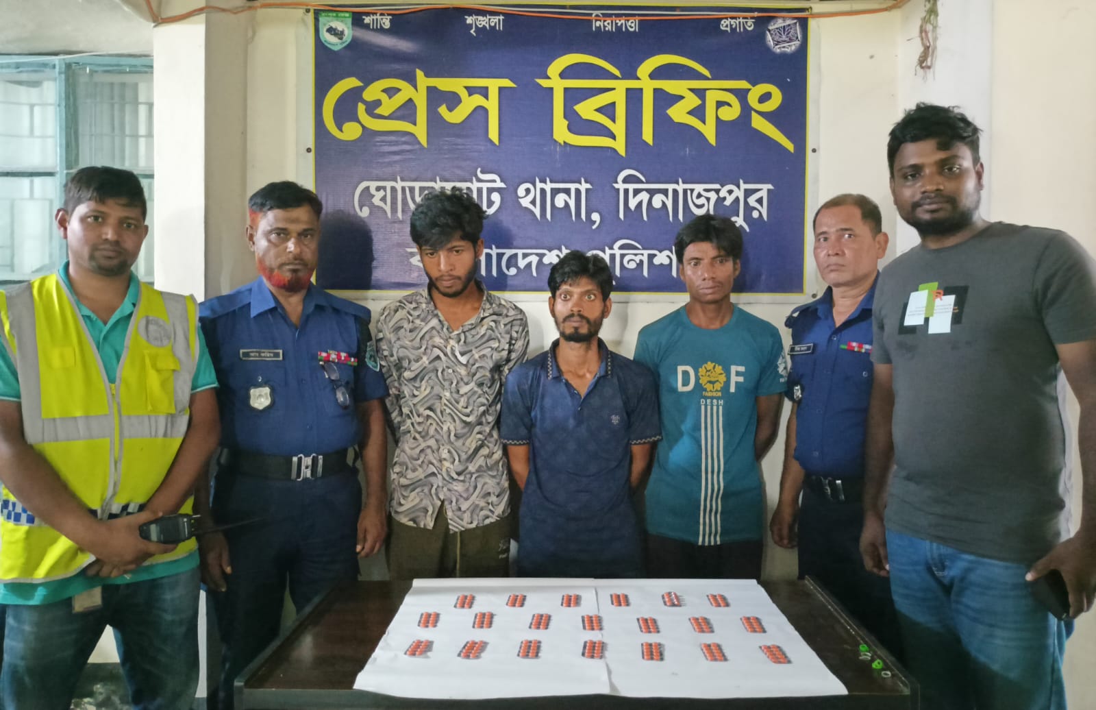ঘোড়াঘাটে ২০০ পিস ট্যাপেন্টাডলসহ তিনজন আটক