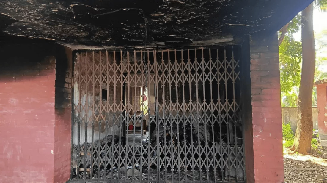 ফেনীতে গ্রামীণ ব্যাংকে দুর্বৃত্তদের অগ্নি সংযোগ