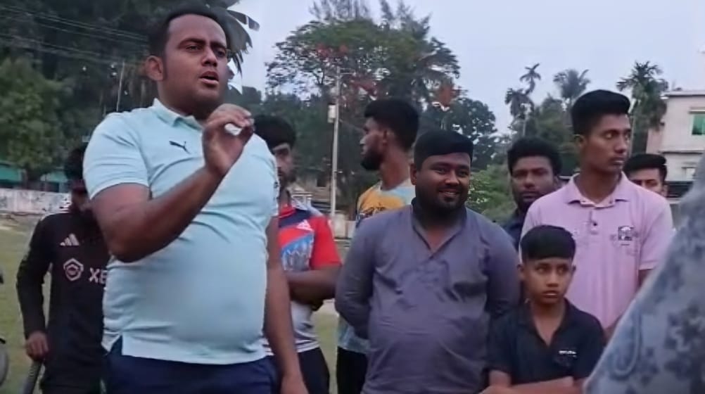 শ্রীপুরে ক্রিকেট খেলা নিয়ে স্থানীয়দের সঙ্গে বাক বিতণ্ডায় জড়ালেন ইউএনও মোঃ নাজমুল ইসলাম