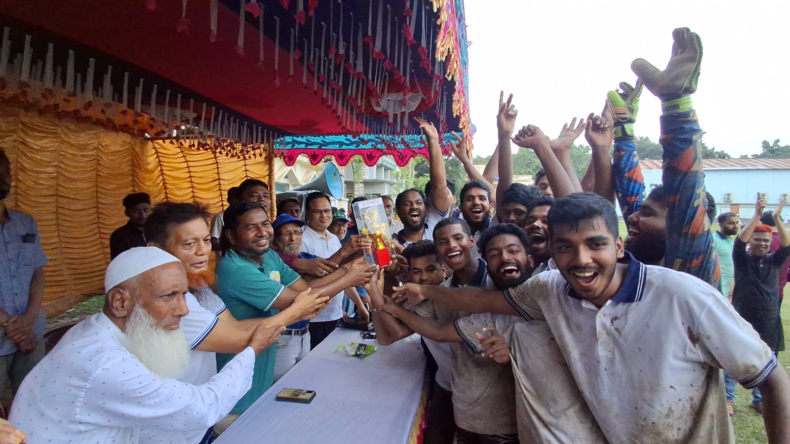 মাগুরা প্রেসক্লাবের পৃষ্ঠপোষকতায় প্রীতি ফুটবল ম্যাচ অনুষ্ঠিত