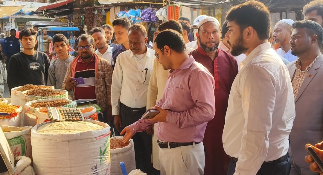 পাঁচবিবিতে রমজানে বাজার নিয়ন্ত্রণে ভ্রাম্যমাণ আদালতের অভিযান