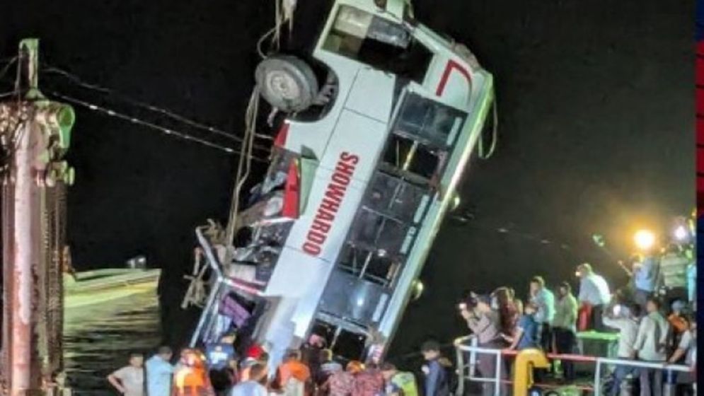 পদ্মায় বাসডুবিতে নিহতদের পরিবারকে ১ কোটি টাকা করে ক্ষতিপূরণ দাবি