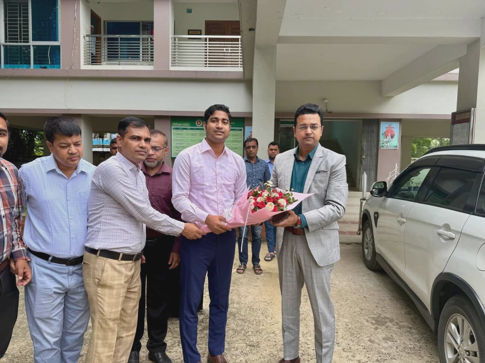 চট্টগ্রামর সাতকানিয়ায় অতিরিক্ত জেলা প্রশাসক (রাজস্ব) সাখাওয়াত জামিল সৈকত  সাতকানিয়া ভূমি অফিস পরিদর্শন।