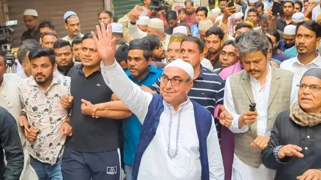 কিছু ছেলে আঙুল ফুলে কলাগাছ হয়ে লম্বা লম্বা কথা বলছে