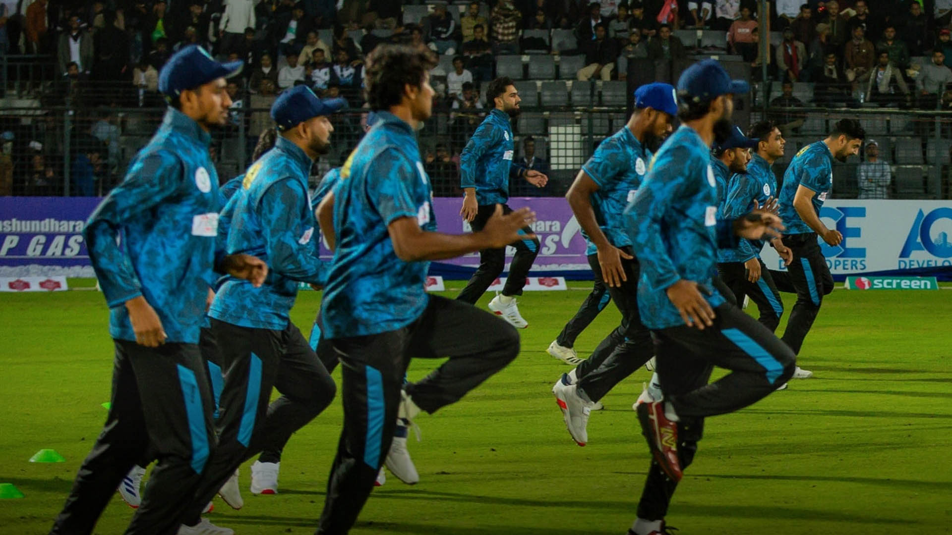 চট্টগ্রামের বিপক্ষে টস হেরে ফিল্ডিংয়ে নোয়াখালী