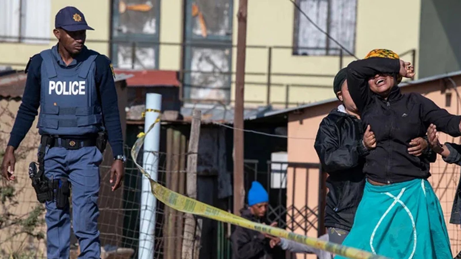 দক্ষিণ আফ্রিকায় বন্দুক হামলায় নিহত ১০