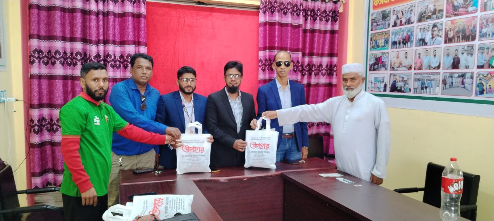 মহান বিজয় দিবস উপলক্ষে সাংবাদিক ফোরামকে শুভেচ্ছা উপহার