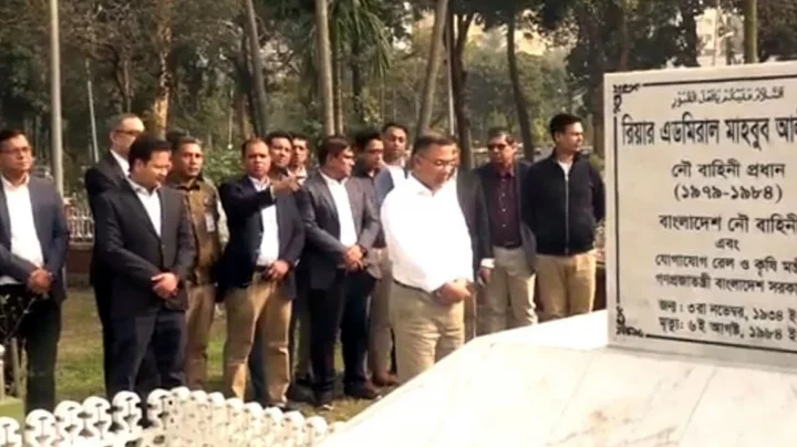 শ্বশুরের কবর জিয়ারত করলেন তারেক রহমান
