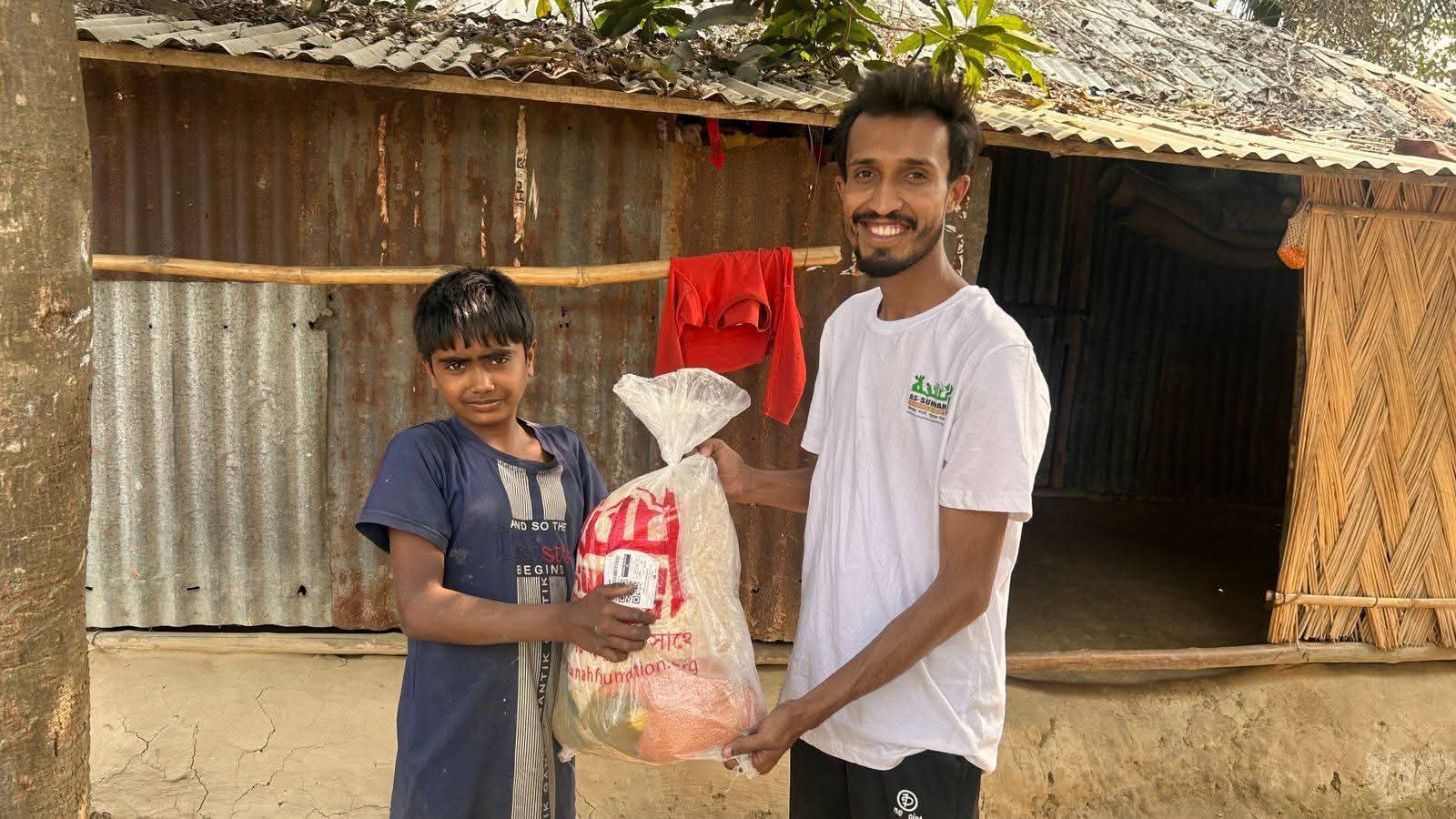 মাগুরায় আস-সুন্নাহ ফাউন্ডেশন এর উদ্যোগে ইফতার বাজার সামগ্রী বিতরণ৷