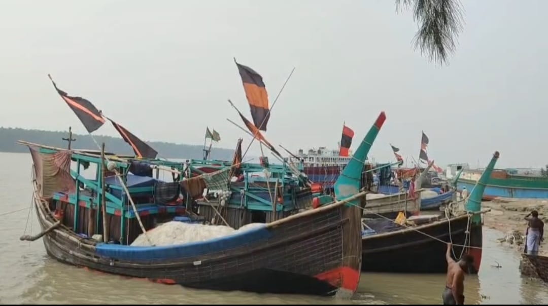 ২২ দিনের নিষেধাজ্ঞায় কর্মহীন ২০ হাজারের বেশি জেলে