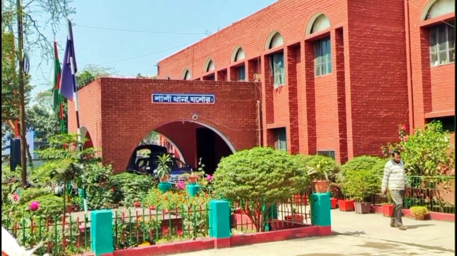 শার্শার কন্যাদহে সন্ত্রাসীদের হাতে  বিএনপি'র ২ কর্মী গুরুতর জখম : অভিযুক্ত একাধিক মামলার আসামি জিল্লু আটক 