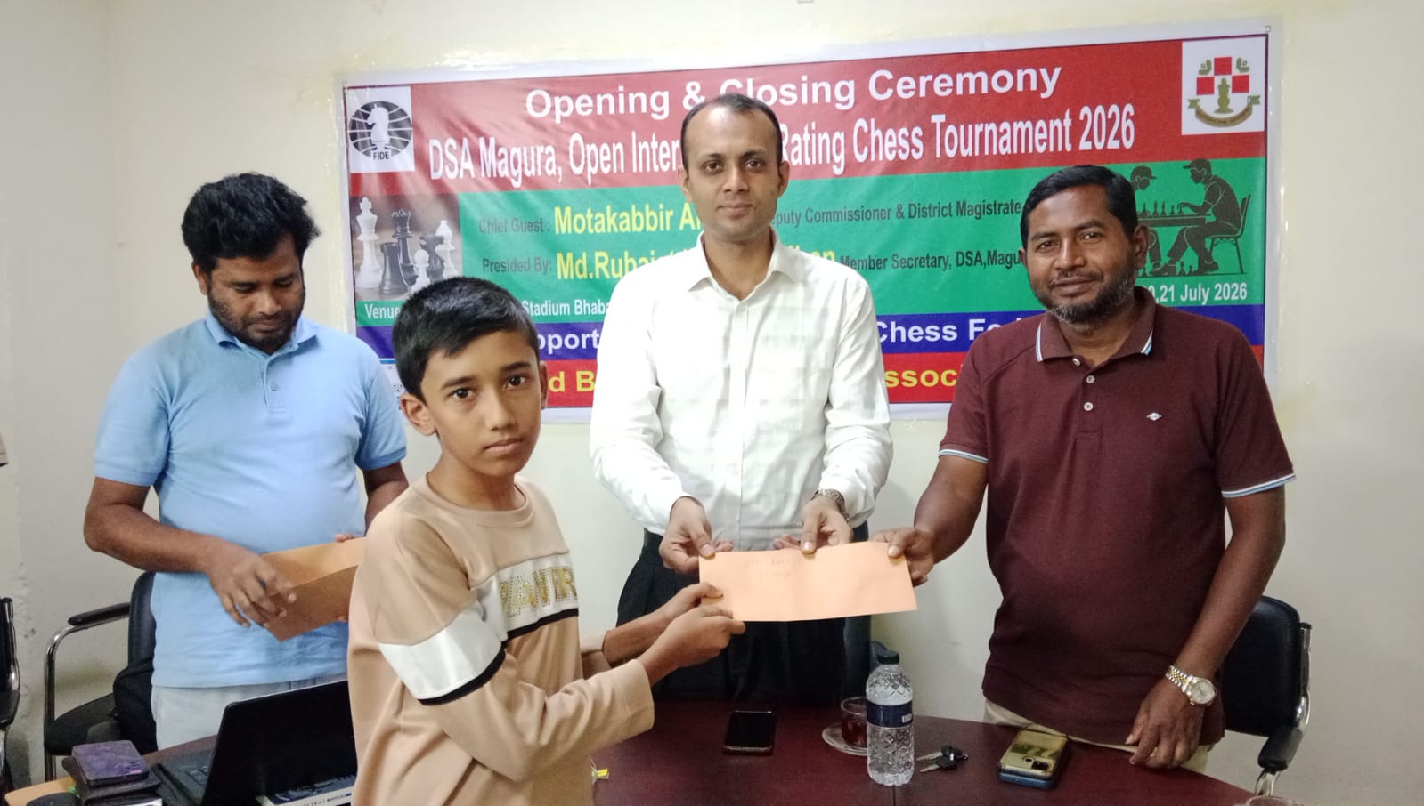 মাগুরায় আন্তর্জাতিক রেটিং দাবা টুর্নামেন্টের পুরস্কার বিতরণ  চ্যাম্পিয়ন ভারতের সহাম দে