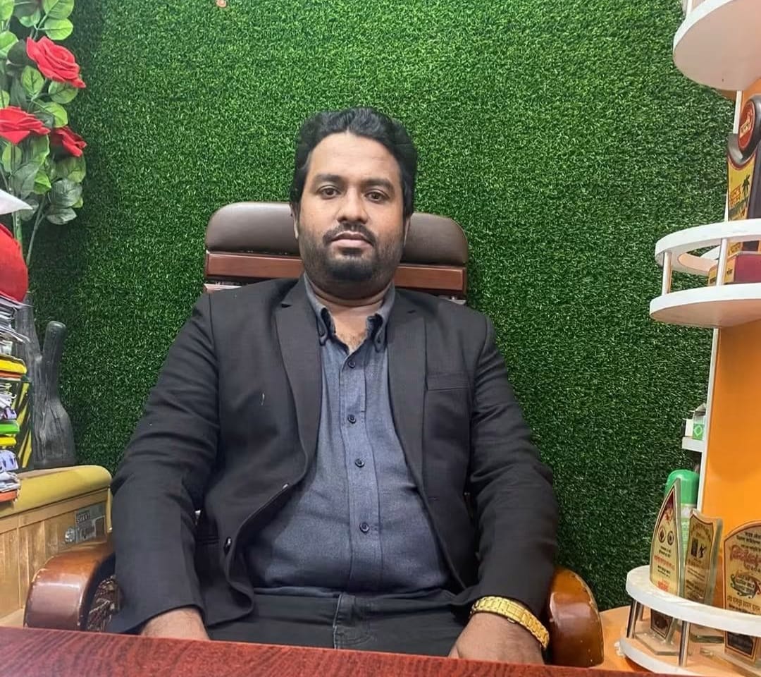 পাকশিয়া সম্মিলনী মাধ্যমিক বালিকা বিদ্যালয়ের সভাপতি তানভীর আলম বাবু