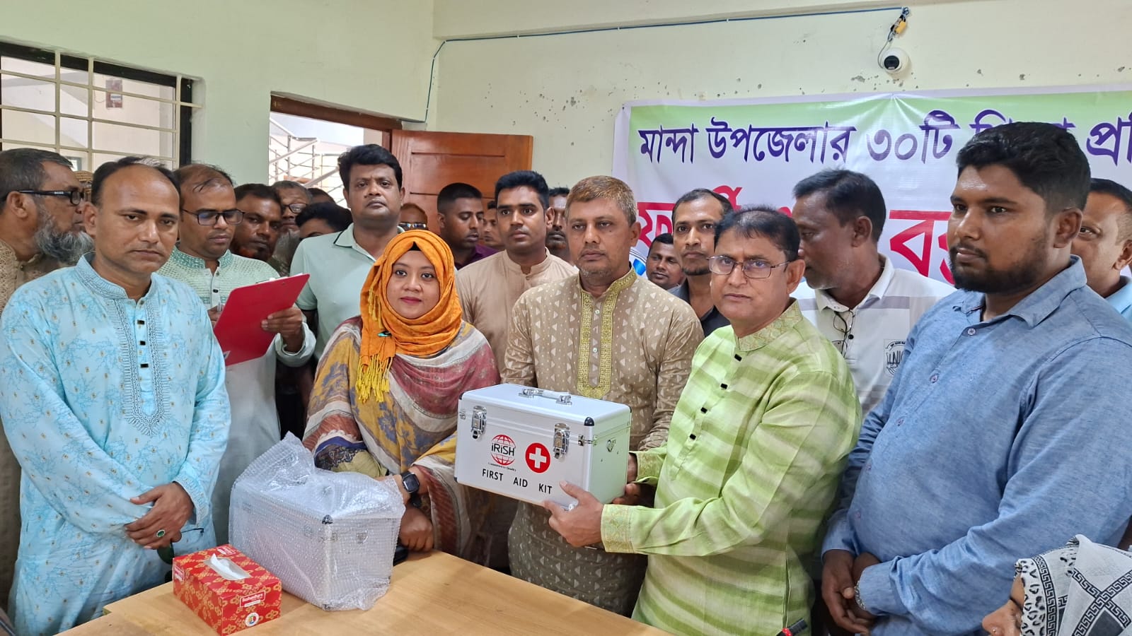 মান্দায় দুস্থদের মাঝে নগদ অর্থ বিতরণ, শিক্ষা প্রতিষ্ঠানে ফাস্ট এইড বক্স ও বৃক্ষরোপণ কর্মসূচি উদ্বোধন