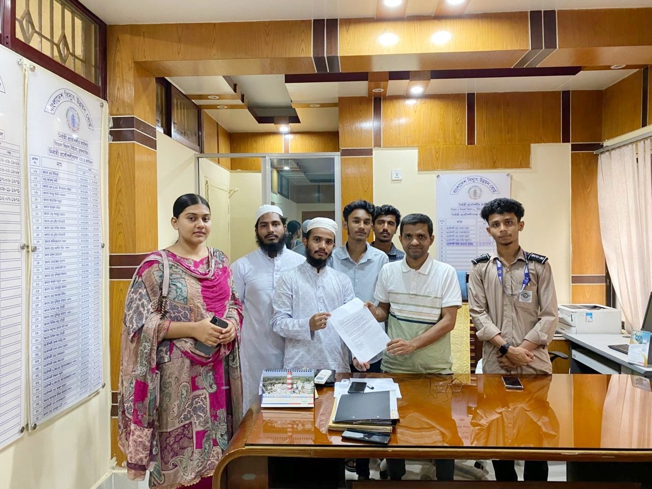 বিদ্যুৎ লোডশেডিং হ্রাস ও নিরবচ্ছিন্ন সরবরাহের দাবিতে স্মারকলিপি প্রদান