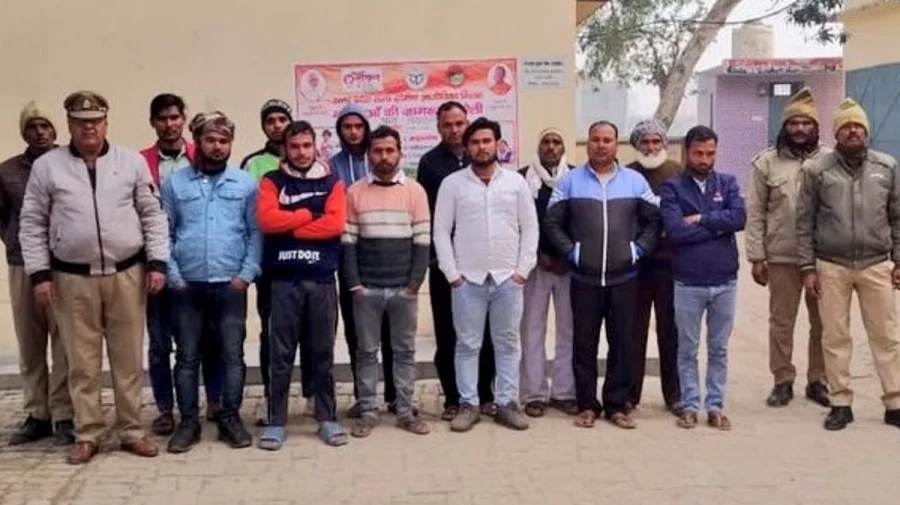 ভারতে খালি বাড়িতে নামাজ পড়ার অভিযোগে আটক ১২