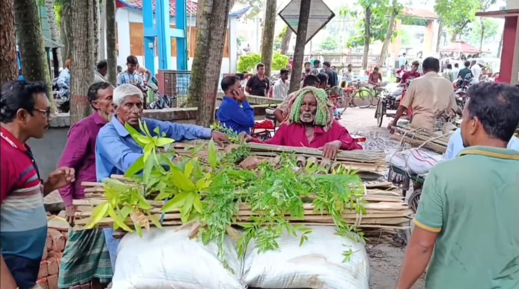 মাগুরায় শিক্ষার্থী ও কৃষকদের মাঝে গাছের চারা ও কৃষি উপকরণ বিতরণ