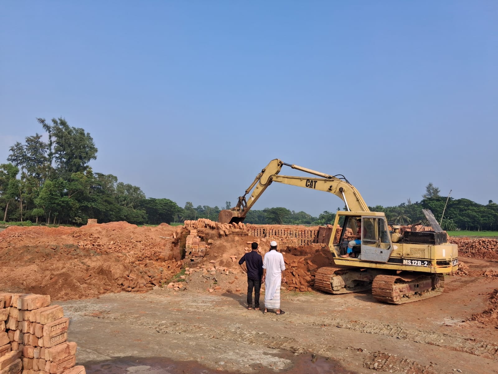 কৃষিজমিতে ইটভাটা মালিককে ২ লাখ টাকা জরিমানা