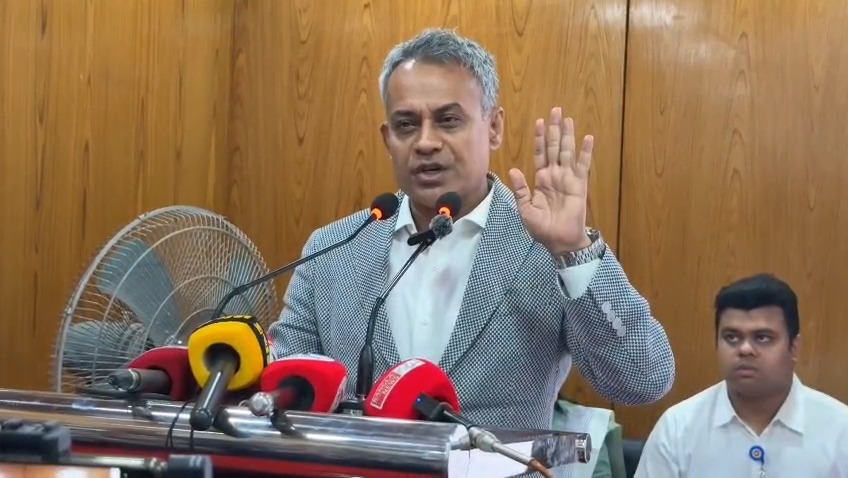 ঈদযাত্রা নির্বিঘ্নে বাড়ছে মোবাইল কোর্ট, অতিরিক্ত ভাড়ার বিরুদ্ধে কঠোর নজরদারি -রাজবাড়ীতে পরিবহনমন্ত্রী